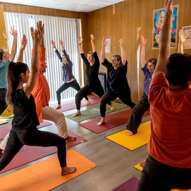 Salle grand groupe yoga